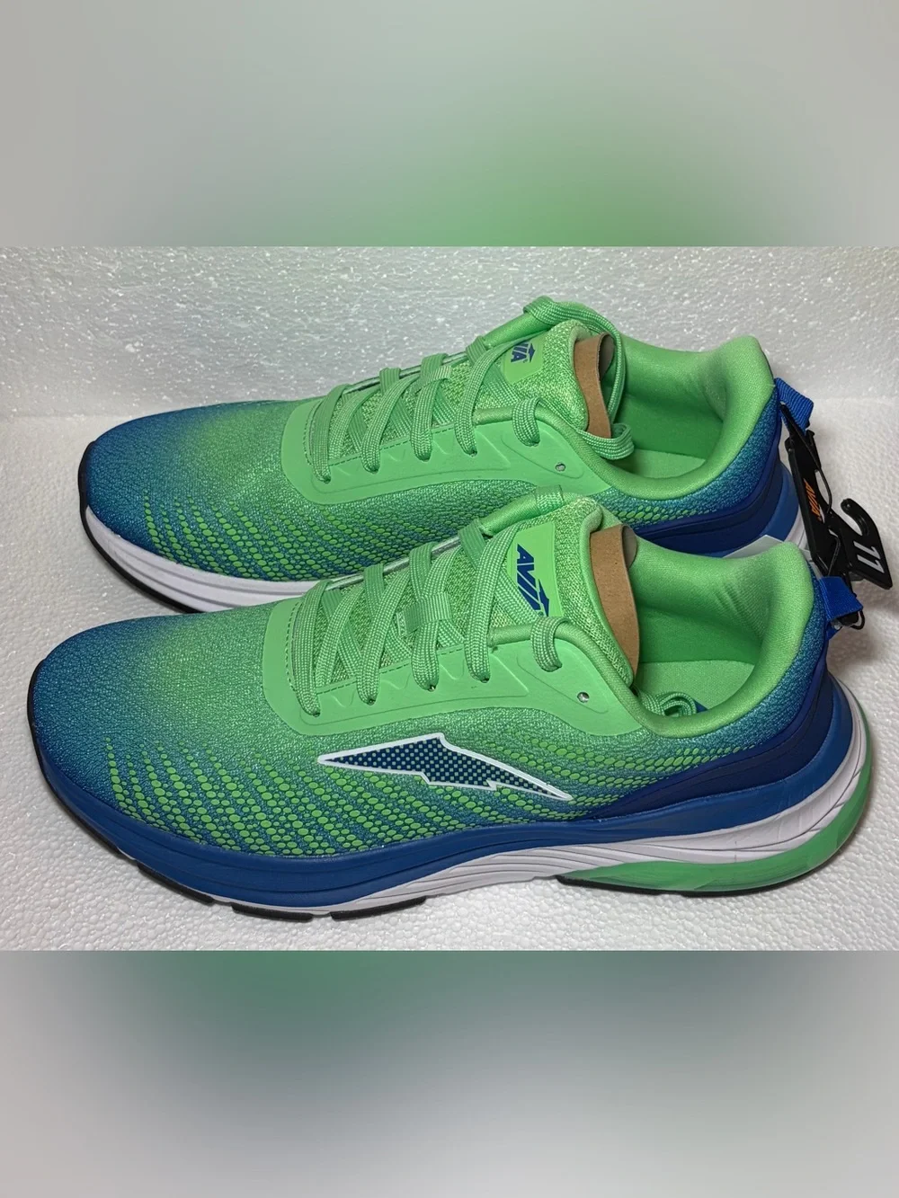 Avia men’s Hypersonic Gel Running Shoes size 11 green & Blue